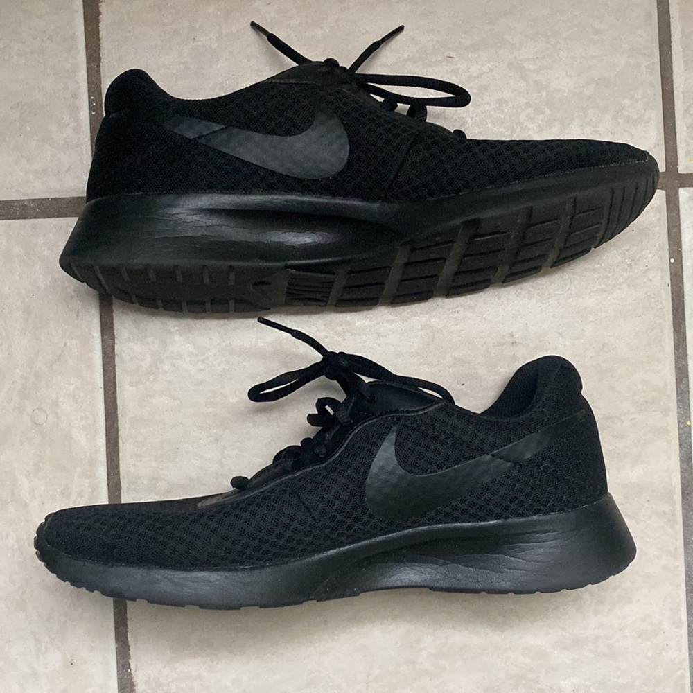 WOMEN'S NIKE TANJUN SUSTAINABLE SNEAKERS SZ 10